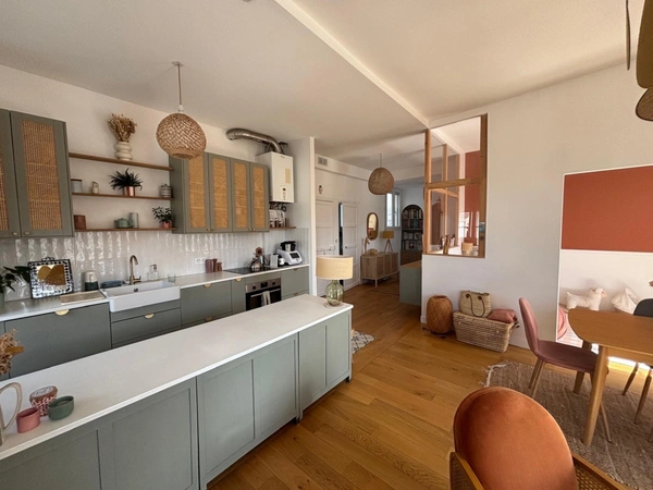  APPARTEMENT LUMINEUX de 92m² hab, 2 mn à pieds de la gare !