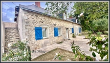 LONGERE RENOVEE de 180 m² hab, 1700 m2 de terrain, chambre + salle de douche au RDC  