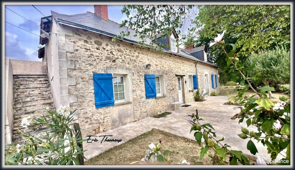 LONGERE RENOVEE de 180 m² hab, 1700 m2 de terrain, chambre + salle de douche au RDC  