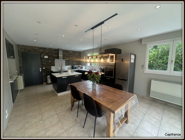 EXCLUSIVITÉ : SUPERBE PROPRIÉTÉ FAMILIALE AVEC CHAMBRES AU REZ-DE-CHAUSSEE