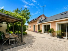 MAISON SUR AVRILLE (49), VIE DE PLAIN PIEDS, GRAND GARAGE ET BEAU TERRAIN