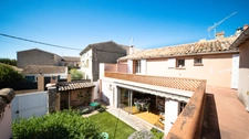 Lançon-de-Provence – Maison de charme T5 de 150 m² avec patio, terrasse panoramique, studio et garage