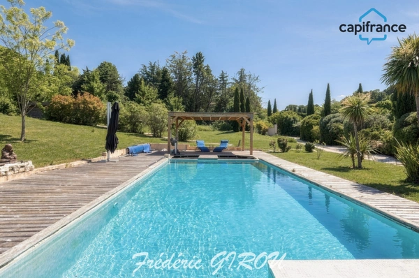Maison en bois authentique et chaleureuse 6 pièces AIX EN PROVENCE - PUYRICARD