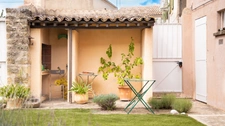 Lançon-de-Provence – Maison de charme T5 de 150 m² avec patio, terrasse panoramique, studio et garage