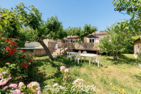 Maison de plain pied 130m² (5 pièces) avec studio, piscine sur 1300m²  AIX / PUYRICARD (13540)