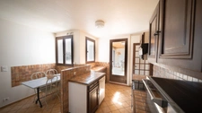 Lançon-de-Provence – Maison de charme T5 de 150 m² avec patio, terrasse panoramique, studio et garage