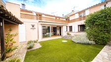 Lançon-de-Provence – Maison de charme T5 de 150 m² avec patio, terrasse panoramique, studio et garage