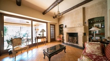 Lançon-de-Provence – Maison de charme T5 de 150 m² avec patio, terrasse panoramique, studio et garage