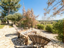 Exclusivité MIRABEAU (84) - Appartement 52m²  3 pièces - Calme absolu et extérieur 180m²