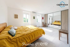 Maison de village rénovée 4/5 pièces 135m² LANCON de PROVENCE (13680) - vaste cour et grange en annexe