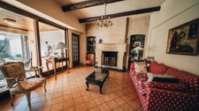 Lançon-de-Provence – Maison de charme T5 de 150 m² avec patio, terrasse panoramique, studio et garage