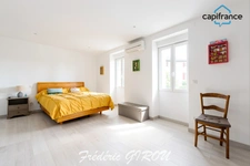 Maison de village rénovée 4/5 pièces 135m² LANCON de PROVENCE (13680) - vaste cour et grange en annexe