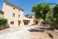 Maison de village rénovée 4/5 pièces 135m² LANCON de PROVENCE (13680) - vaste cour et grange en annexe
