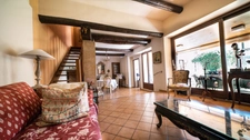 Lançon-de-Provence – Maison de charme T5 de 150 m² avec patio, terrasse panoramique, studio et garage