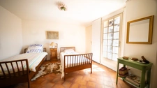Lançon-de-Provence – Maison de charme T5 de 150 m² avec patio, terrasse panoramique, studio et garage