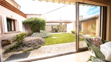 Lançon-de-Provence – Maison de charme T5 de 150 m² avec patio, terrasse panoramique, studio et garage