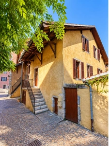 ANNECY (74) - MAISON mitoyenne 90 m2 + combles + dépendances.