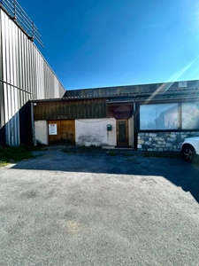 FRONTENEX (73) - Entrepôt et Bureaux 630 m2 + terrain 750 m2