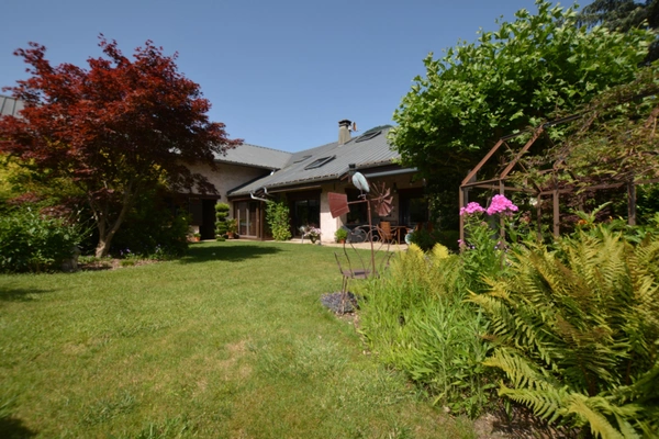 ALBERTVILLE (73) Terrain 8311 m2 - Maison de 189 m2 - Hangars/Garages de 178 m2 