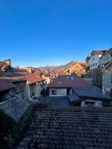 ANNECY (74) - MAISON mitoyenne 90 m2 + combles + dépendances.