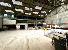 FRONTENEX (73) - Entrepôt et Bureaux 630 m2 + terrain 750 m2
