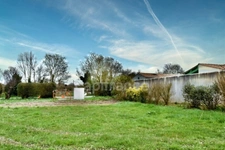 For sale: nice building plot in the peaceful commune of Loiré near Vérines (17)