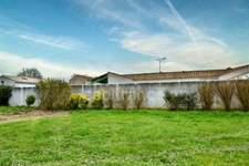 For sale: nice building plot in the peaceful commune of Loiré near Vérines (17)