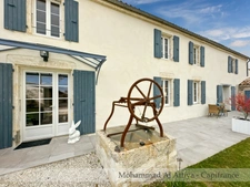 Magnificent family property with gîte, studio and swimming pool just minutes from La Rochelle (17)