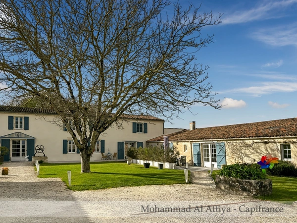 Magnifique propriété familiale avec gîte, studio et piscine à quelques minutes de La Rochelle (17)