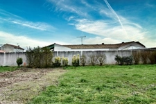 For sale: nice building plot in the peaceful commune of Loiré near Vérines (17)