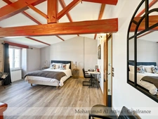 Magnificent family property with gîte, studio and swimming pool just minutes from La Rochelle (17)