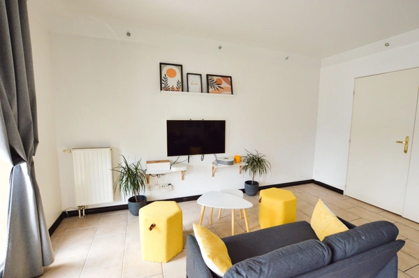 Appartement 4 pcs lumineux, 3 chambres, beaux volumes, proche commodités