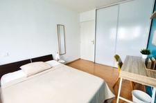 Appartement 4 pcs lumineux, 3 chambres, beaux volumes, proche commodités