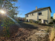 3-bedroom house with garden and basement – ​​Within walking distance of the train station and town center (Redon)