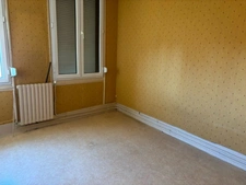Maison à vendre 6 pièces LIANCOURT (60) avec une dépendance d'environ 94 m2 et fort potentiel!