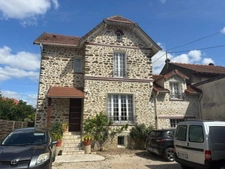 A VENDRE MAGNIFIQUE MAISON EN MEULIERE AU COEUR DE LA VILLE  BROU SUR CHANTEREINE (77)