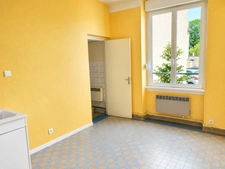 🔥 OPPORTUNITÉ RARE À DARNEY – IMMEUBLE AVEC LOCAL COMMERCIAL ET APPARTEMENT – IDÉAL INVESTISSEUR OU PROFESSIONNEL 🔥