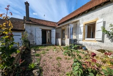 À vendre porche de Digoin, maison à rénover avec dépendances / terrain 965m²