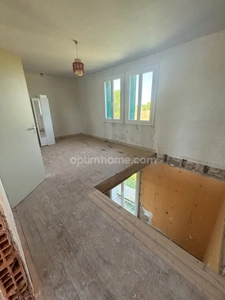 Maison 8 piéces à rénover de 200 m² avec permis accepté pour création de 2 logements – Moulidars (16290)
