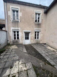 Maison familiale 120 m² à Xambes – 3 chambres, garage et cour intérieure – Secteur calme