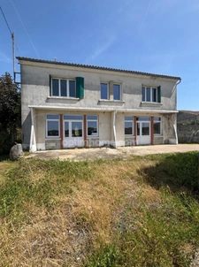 Maison 8 piéces à rénover de 200 m² avec permis accepté pour création de 2 logements – Moulidars (16290)
