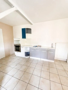 🏡 Maison de plain-pied 137 m² – 3 chambres – Véranda – Garage – Terrain clos de 620 m² 🌳 à Ruelle