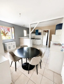 🏡 Maison de plain-pied 137 m² – 3 chambres – Véranda – Garage – Terrain clos de 620 m² 🌳 à Ruelle