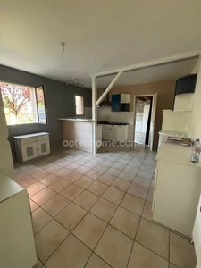 🏡 Maison de plain-pied 137 m² – 3 chambres – Véranda – Garage – Terrain clos de 620 m² 🌳 à Ruelle