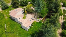 Dpt Vaucluse (84), Bastide de charme à vendre en Provence – Propriété de prestige avec piscine naturelle bio, terrain de 9131 m², vue panoramique. 