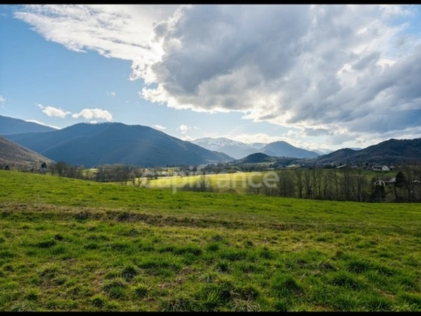 Terrain de 3 278 m² – Vue imprenable sur les montagnes 