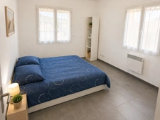 À BRIGNOLES – VILLA FAMILIALE AVEC DÉPENDANCE T2, PISCINE CHAUFFÉE ET BEL ESPACE EXTÉRIEUR