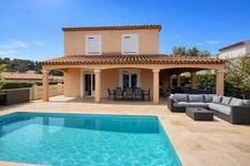 BRIGNOLES (83170) – VILLA 6 PIÈCES AVEC T2 INDÉPENDANT, PISCINE CHAUFFÉE ET GARAGE MOTOS