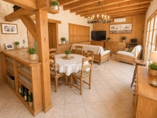 Maison de caractère 165 m² — 4 chambres — Suite indépendante — Piscine — Source privée — Terrain 1 499 m
