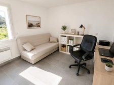 À BRIGNOLES – VILLA FAMILIALE AVEC DÉPENDANCE T2, PISCINE CHAUFFÉE ET BEL ESPACE EXTÉRIEUR